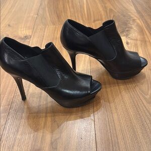 Elegant Black Women's Heels Vera Wang Platforms size 7